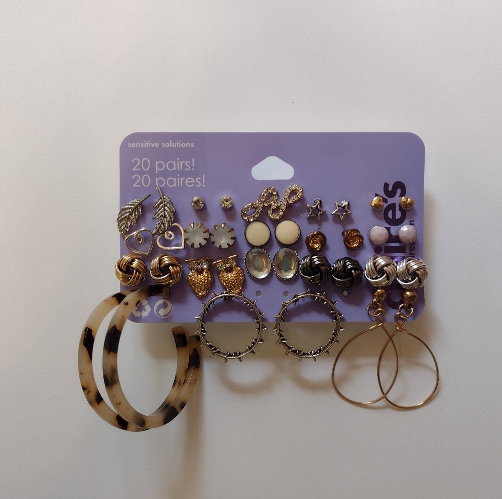 Mix matched earrings👂